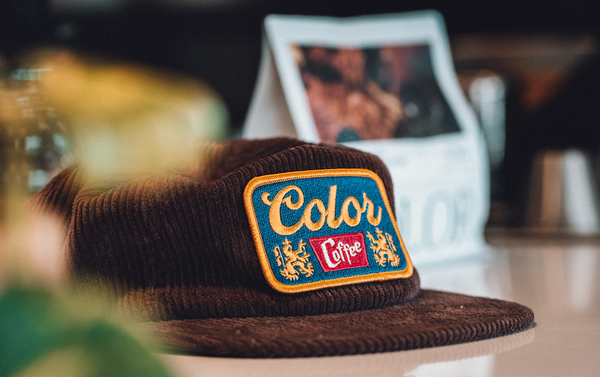 Color Coffee hat with corduroy brim and branded patch